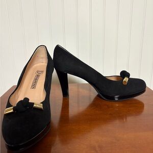 Elegant Black Heels with Gold Detail